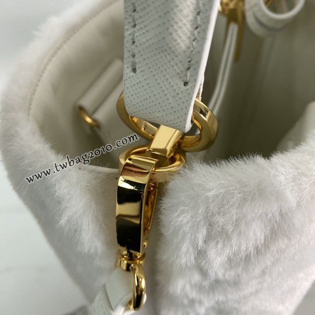 Prada專櫃新款毛毛包 1BA373 普拉達山羊毛桶包手提肩背女包 csp1498